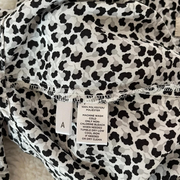 LOFT White & Black Ditsy Floral Print Button Down Blouse Small Women’s - Picture 10 of 11